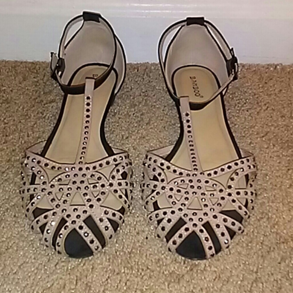 Flat sandals